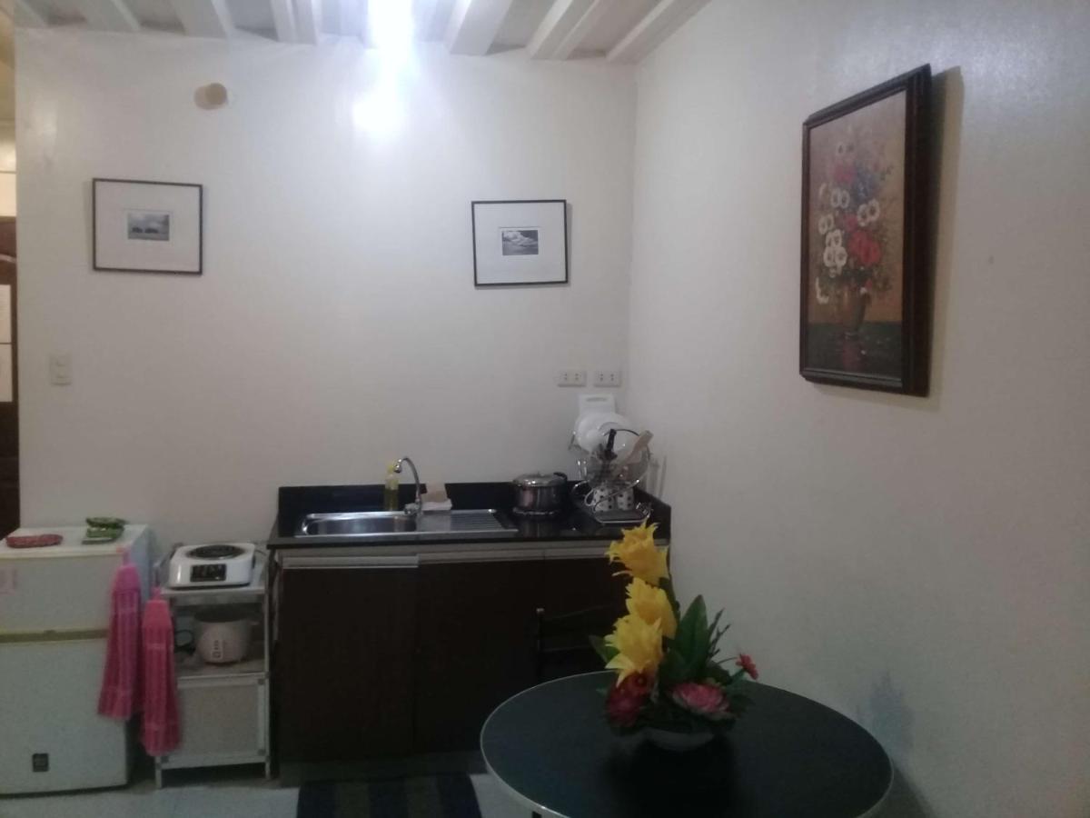 Ekonumi Rooms At Moonwalk Paranaque Paranaque City Exterior photo